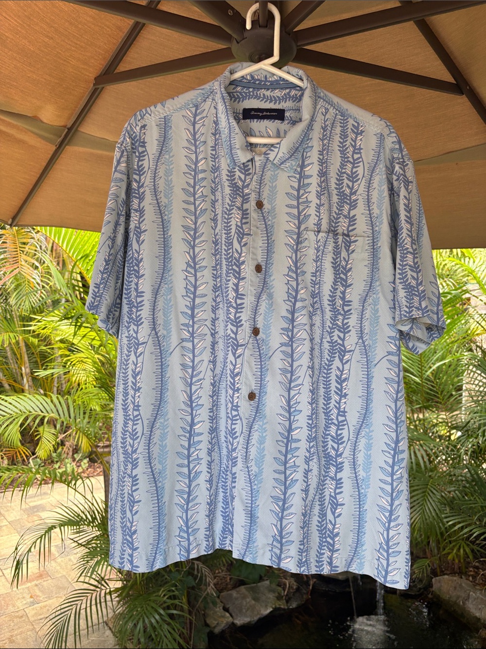 Tommy Bahama Light Blue & Blue Leaf-Print Casual Button-Down Shirt